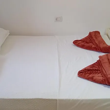 - Kune Lägenhet